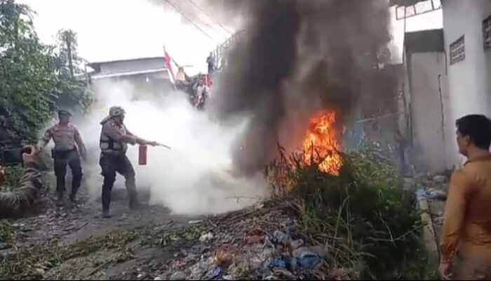Ratusan Warga Dan Pelajar Hadang Pengukuran Lahan Jl. Serba Guna Labuhandeli