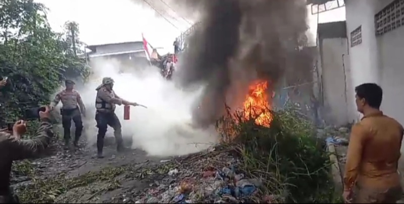 Ratusan Warga Dan Pelajar Hadang Pengukuran Lahan Jl. Serba Guna Labuhandeli
