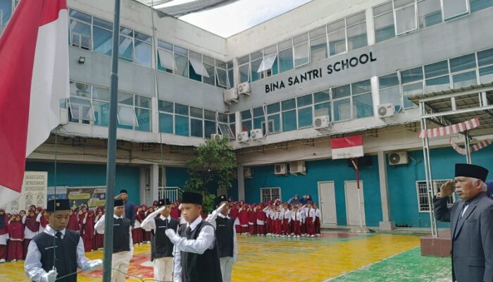 Upacara HUT Ke-79 Kemerdekaan RI Di Yayasan Perguruan Bina Santri Medan Penuh Khidmat