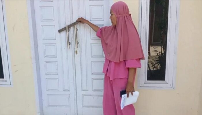 Viral Di Medsos, Maling Ganjal Pintu Rumah Warga, Bawa Kabur Sepedamotor