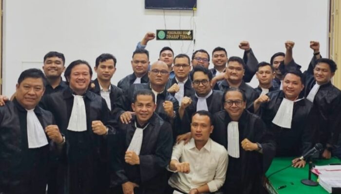 Puluhan Advokat Beri Dukungan Louis Jauhari Di PN Medan