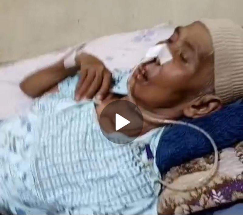 KONDISI pasien Dian Tri Murni (65) warga Perumnas Simalingkar Jl. Pinang Raya, Medan sangat memprihatinkan, namun dipulangkan pihak RS Mitra Sejati Medan. Waspada/ist