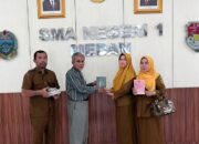 Satupena Sumut Serahkan Buku Ke Perpustakaan SMA Negeri 1 Medan