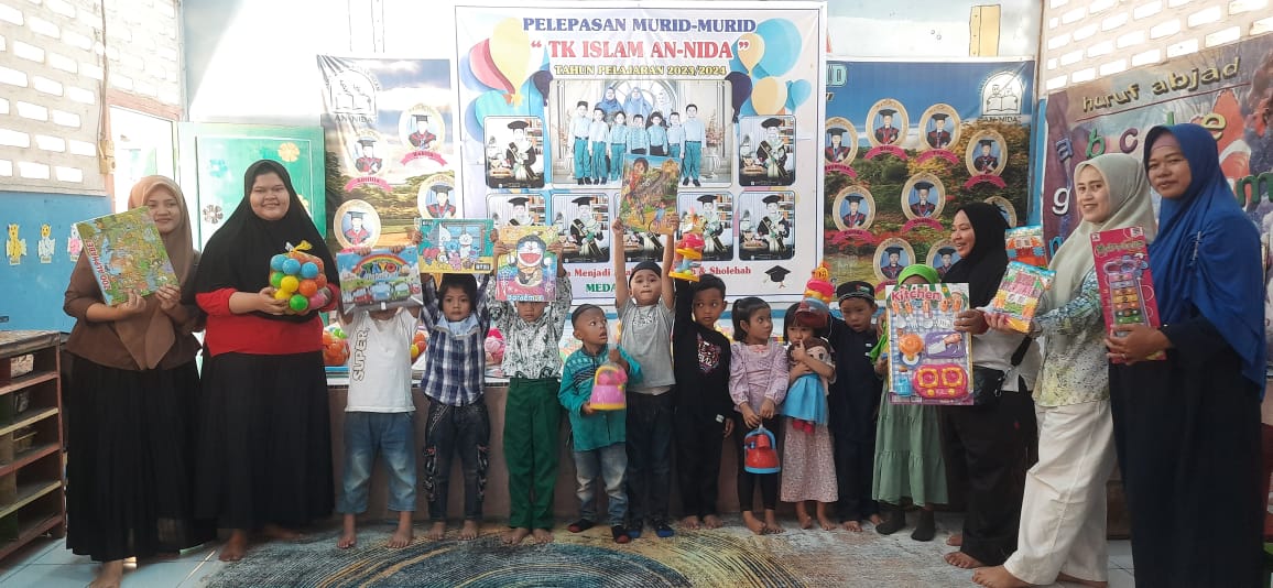 TIM PKM Dosen Unimed foto bersama pihak TK An-An Nida Medan. Waspada/Ist