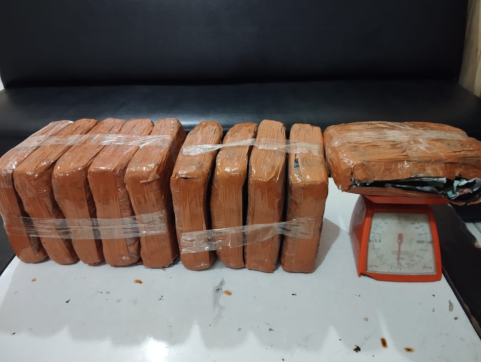 3 Tersangka Gagal Kirim 10 Kg Ganja Dari Sidimpuan Ke Bekasi 3 Tersangka Gagal Kirim 10 Kg Ganja Dari Sidimpuan Ke Bekasi