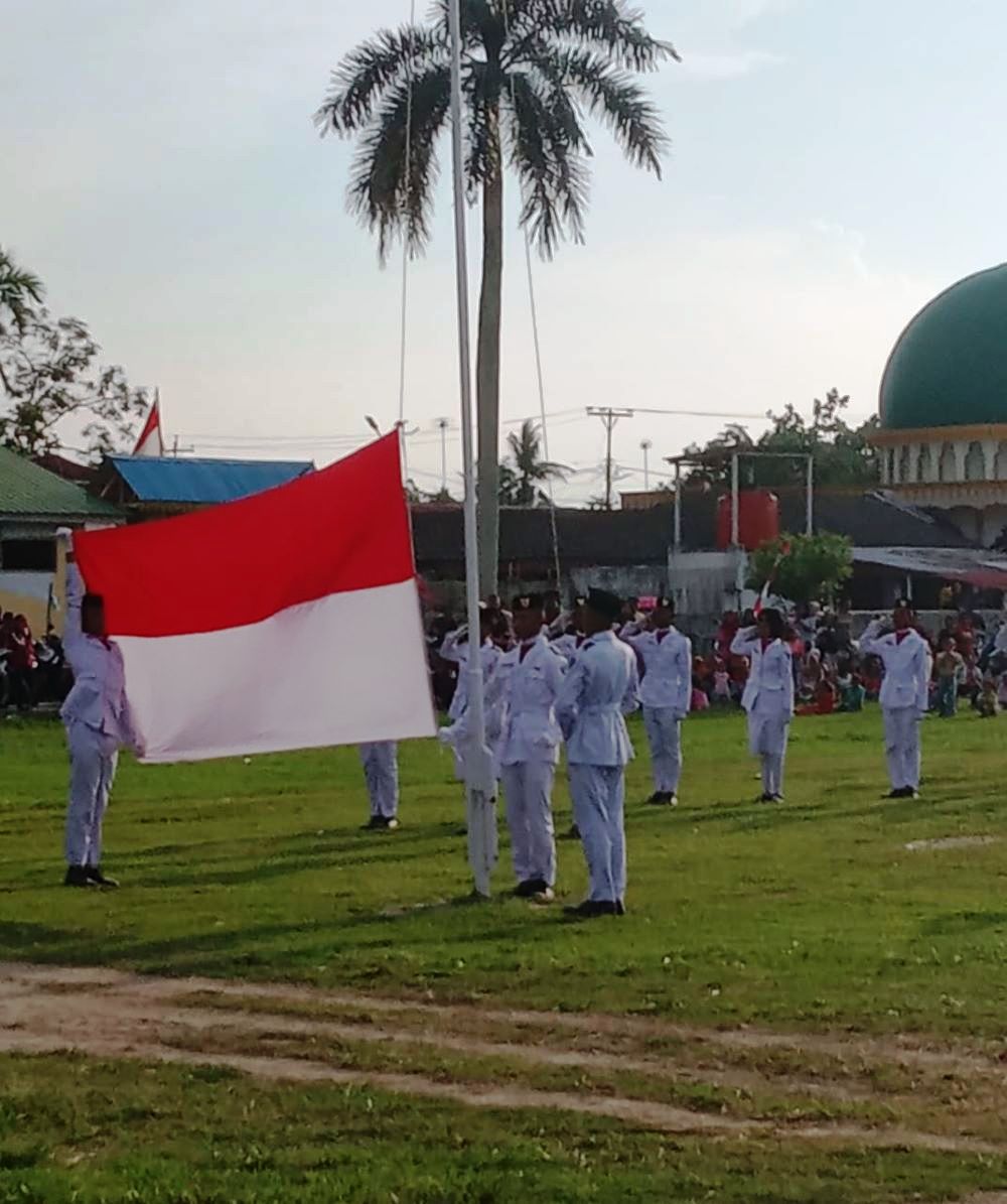 Kanitres Polsek Labuhanruku Irup Upacara Penurunan Bendera HUT RI Di Talawi Kanitres Polsek Labuhanruku Irup Upacara Penurunan Bendera HUT RI Di Talawi