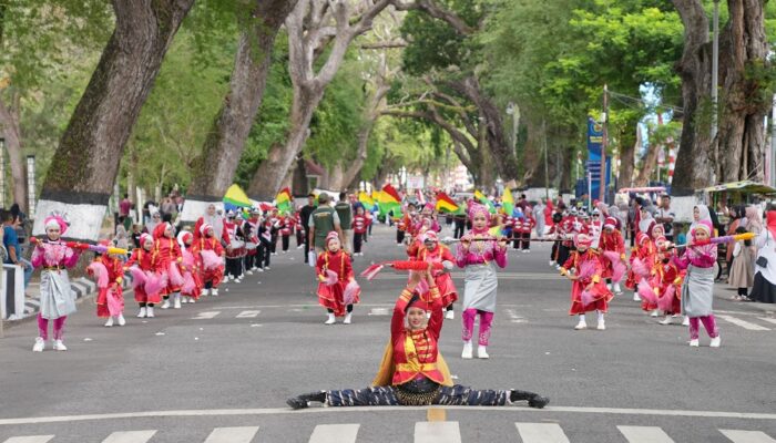 Masyarakat Antusias Saksikan Pawai Karnaval Budaya HUT Ke-79 Kemerdekaan RI