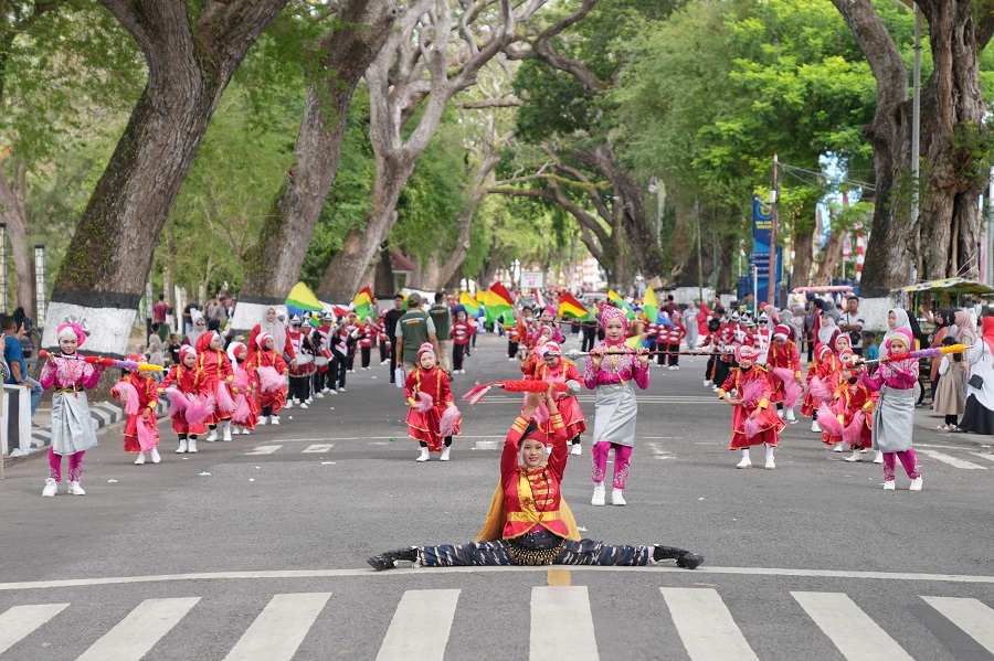 Pawai karnaval dalam rangka budaya memeriahkan peringatan HUT ke-79 RI di Kota Sabang. (Waspasa/T. Zakaria)