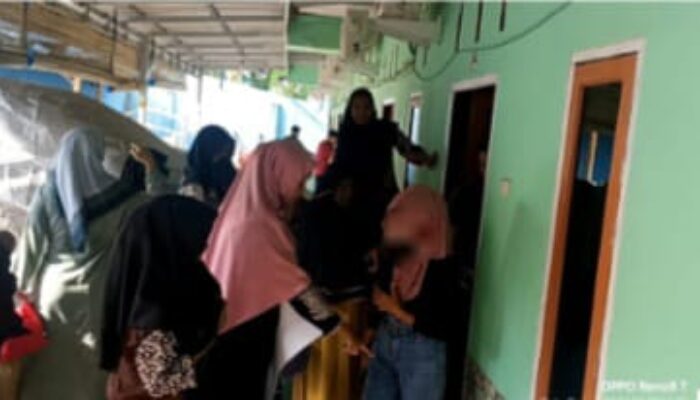 Emak-emak Gerebek Wisma Diduga Tempat Maksiat 