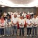 Kepala Kantor Wilayah BPJS Ketenagakerjaan Sumbagut, Henky Rhosidien (3 Kanan) dan sejumlah pejabat di lingkungan Kantor Wilayah BPJS Ketenagakerjaan Sumbagut foto bersama dengan peserta Median Gathering di Hotel Radisson, Medan, Jumat (23/8). Waspada/ist.