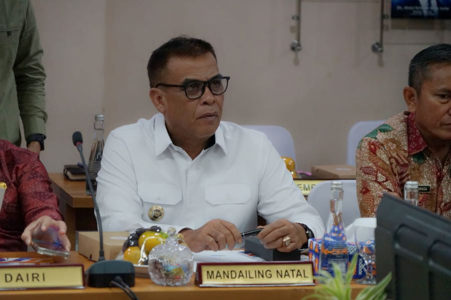 Bupati Madina Hadiri RUPS LB Bank Sumut Bupati Madina Hadiri RUPS LB Bank Sumut