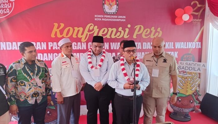 Pasangan Letnan-Pahlevi Daftar Ke KPU Kota P.Sidimpuan