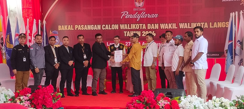 Pasangan Fazlun Hasan Dan Meutia Apriani Mendaftar Ke KIP Langsa Pasangan Fazlun Hasan Dan Meutia Apriani Mendaftar Ke KIP Langsa