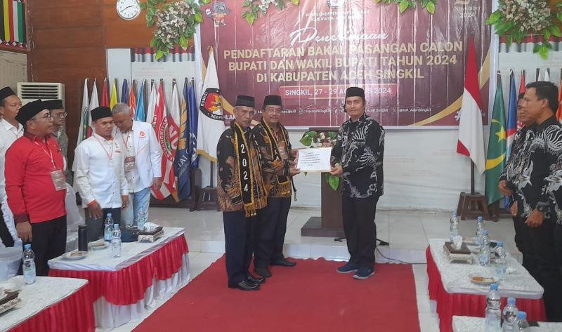 Mendaftar Balon Bupati, Safriadi-Hamzah Diusung 8 Partai Mendaftar Balon Bupati, Safriadi-Hamzah Diusung 8 Partai