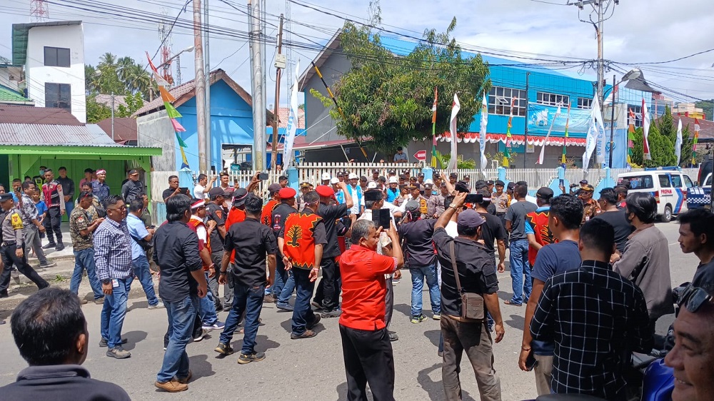 Aliansi Nias Terang Demo Tolak Relokasi PLTG 25 MW, PLN: Tidak Ada Relokasi Aliansi Nias Terang Demo Tolak Relokasi PLTG 25 MW, PLN: Tidak Ada Relokasi