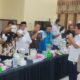 Kapolres Langsa AKBP Andy Rahmansyah, SIK. SH. MH bersama Pj Wali Kota Langsa, Syaridin, S.Pd, M.Pd diwakili Sekda Kota Langsa Ir. Said Mahdum Majid didampingi Dandim 0104/Aceh Timur, Letkol Inf Tri Purwanto, S.I.P saat memusnahkan sabu hasil tangkapan di Mapolres Langsa, Rabu (7/8). Waspada/dede