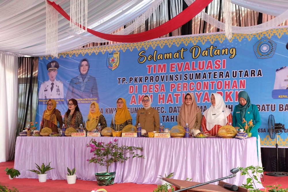 TIM Evaluasi TP PKK Provsu saart melakukan kunjungan di Desa Percontohan Aku Hatinya PKK dan UP2K PKK 2024 di Desa Kwala Gunung Kecamatan Datuk Limapuluh dan Tanah Datar.Waspada/Ist