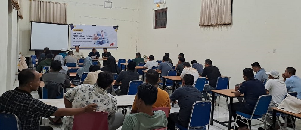 Rapat finalisasi menjelang pelantikan pengurus DPD KNPI Kota Langsa untuk periode 2024-2027, di Aula Adam Home Stay, Senin (5/8) malam. Waspada/Munawar.