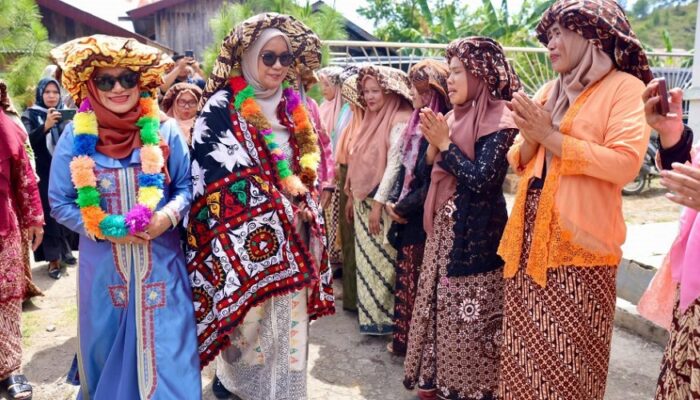 Pj Ketua Dekranasda Aceh Kunjungi Desa Kerajinan Toweren