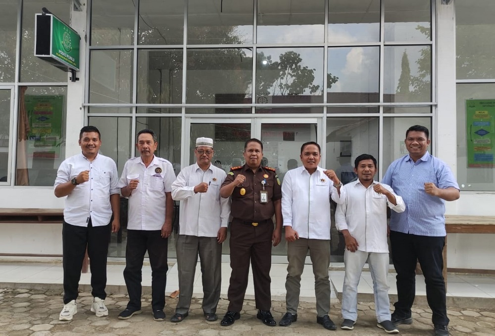 Kepala kejaksaan negeri Padang Lawas, Sinrang, SH, MH berharap wartawan benar-benar berperan sebagai sosial control, katanya saat terima audensi PWI Padang Lawas, Selasa (6/8). Waspada/Ist