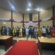 Para Anggota DPRD Tapsel periode 2024-2029 yang dilantik poto bersama dengan keluarga masing-masing usai pelantikan di gedung Dewan Sipirok.(Waspada/Ist)