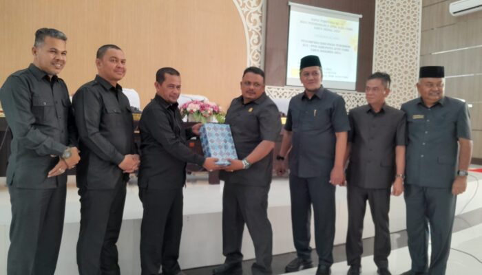 Pj Sekda Aceh Utara Serahkan Rancangan Perubahan KUA-Perubahan PPAS TA 2024