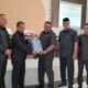 Penjabat Sekda Aceh Utara, Dayan Albar, Selasa (13/8) sore menyerahkan Buku Rancangan Perubahan KUA dan PPAS APBK Aceh Utara Tahun Anggaran 2024 kepada Ketua DPRK Aceh Utara, Arafat Ali, SE dan dilanjutkan kepada Panitia Anggaran Dewan. Waspada/Maimun Asnawi