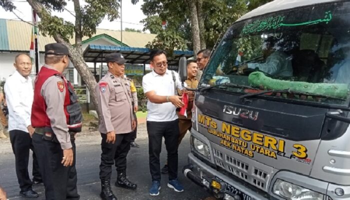 Sambut Hari Kemerdekaan, PT KIP Bagikan Bendera