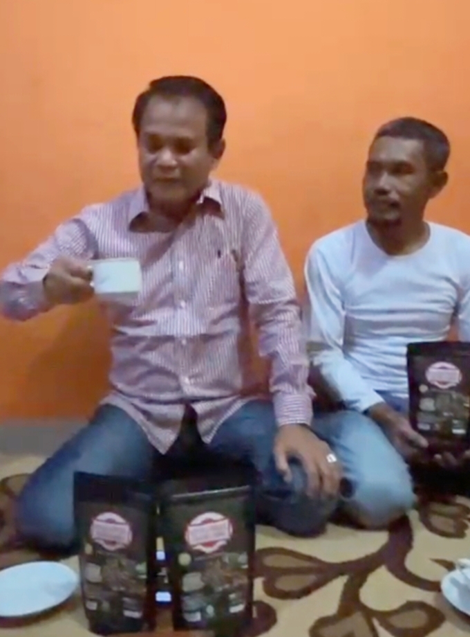 Pj Bupati Palas, Ardan Noor Hasibuan Apresiasi Rasa Khas Kopi Siundol. (Waspada/Ist)