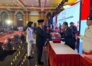 Pj Bupati Agara Terima Duplikat Bendera Pusaka