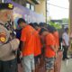 Sebanyak sembilan tersangka yang diamankan aparat Satres Narkoba Polres Labusel dari sejumlah lokasi. Waspada/Deni Daulay