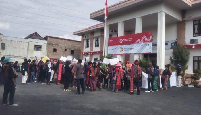 Aliansi Gerakan Masyarakat Tutup TPL Unjuk Rasa Di PN Simalungun