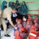 Pj Wali Kota Tebingtinggi bagikan bingkisan kepada anak-anak PAUD. Waspada/Kristian Brahmana