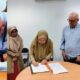 Penandatanganan MoU, MoA dan IA antara Prodi Pendidikan Bahasa Inggris, FKIP UM Tapsel dengan IALF Jakarta oleh Rektor UM Tapsel, Muhammad Darwis, M.Pd (kiri), Dekan FKIP UM Tapsel, Eli Marlina Harahap, M.Pd (tengah) dan Ketua Prodi Pendidikan Bahasa Inggris, FKIP UM Tapsel, Rahmat Huda, S.Pd., M.Hum (kanan) dengan Chief Operating Officer IALF, Richard Howells di Kantor IALF, Rabu (7/8). Waspada/Ist