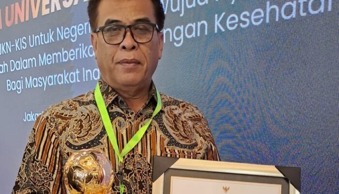 Bupati Madina Terima Penghargaan UHC Award 2024