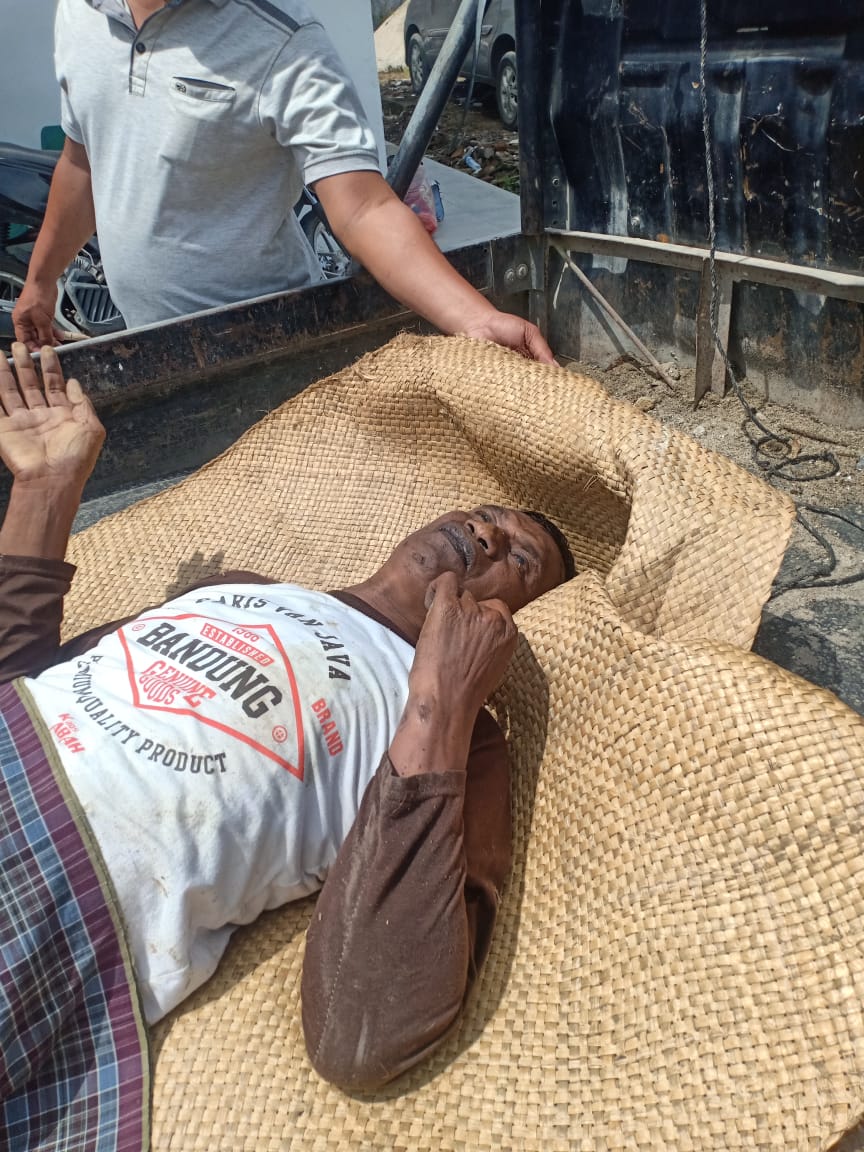 Wesly Sitorus, 56, ditemukan meninggal dunia dengan tubuh dipenuhi luka-luka di salah satu rumah panglong miliknya di desa Patane 3 Porsea, Jumat (2/8). Waspada/Ist