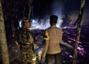 Rumah Fitriani, 32, di Gampong Bantan, Cot Girek, Aceh Utara ludes dilalap api, Jumat (9/8) pukul 02.30. Tiga anaknya meninggal dalam peristiwa tersebut. Waspada/Ist