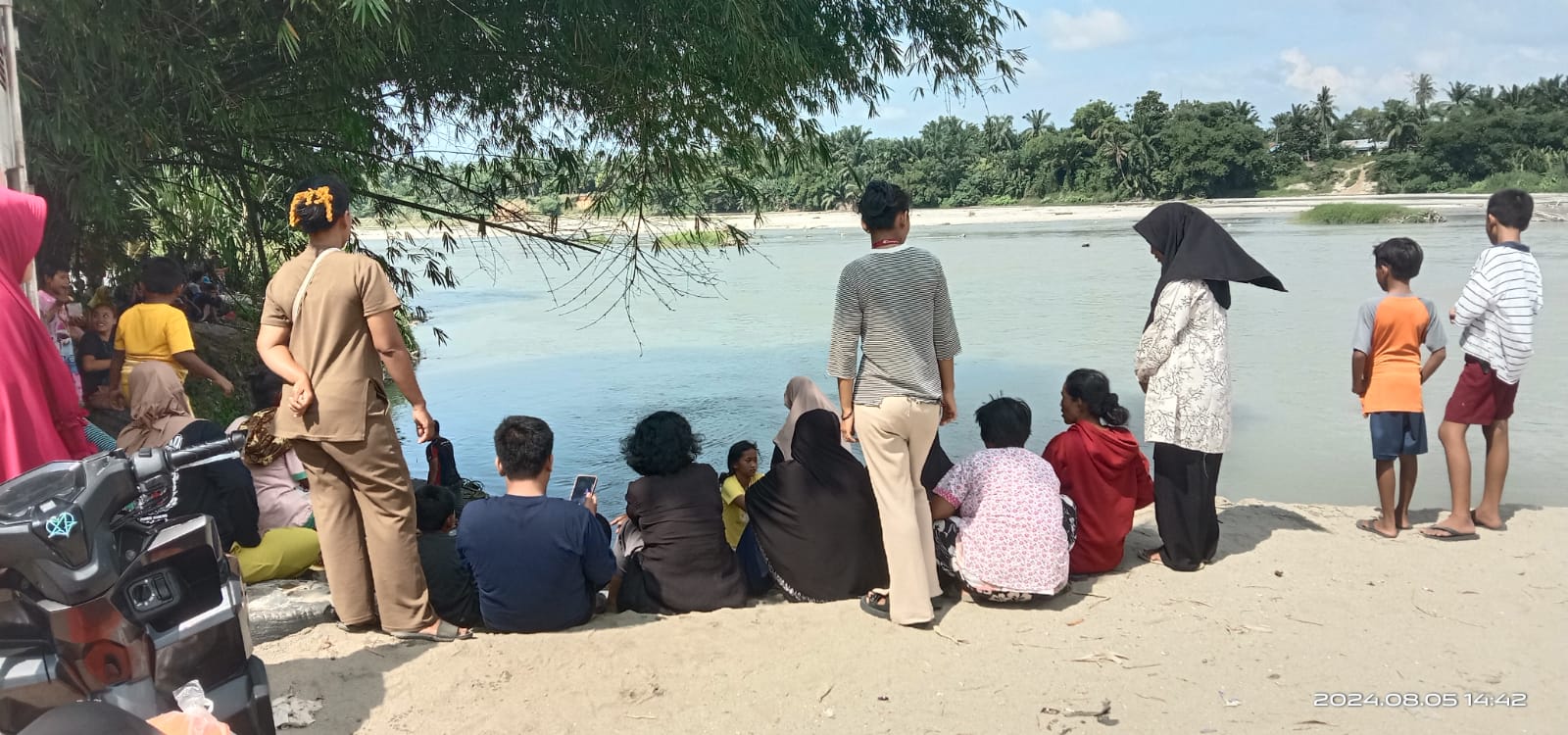 Hanyut Di Sungai Bahbolon, Tiga Selamat, Satu Masih Hilang Hanyut Di Sungai Bahbolon, Tiga Selamat, Satu Masih Hilang