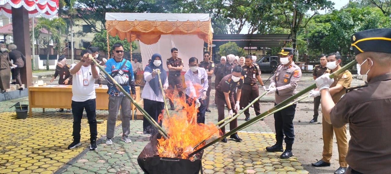 Lima Pelaku Maisir Dicambuk Lima Pelaku Maisir Dicambuk