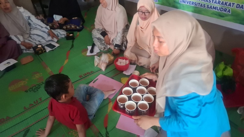 Dosen Unsam Edukasi Pemanfaatan Tanaman Sereh Ke Warga Birem Bayeun Dosen Unsam Edukasi Pemanfaatan Tanaman Sereh Ke Warga Birem Bayeun