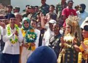 Paslon Faisal-Raja diarak pendukung menuju sekretariat KPU Labuhanbatu. ( Waspada / H. Neirul Nizam Aru, S. Sos)