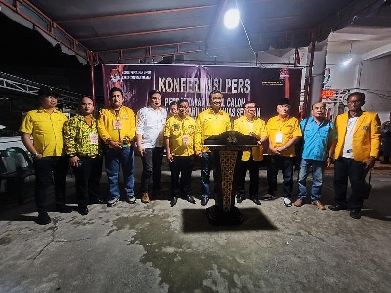 Idealisman-Foluaha Paslon Terakhir Mendaftar Di KPUD Nisel Idealisman-Foluaha Paslon Terakhir Mendaftar Di KPUD Nisel