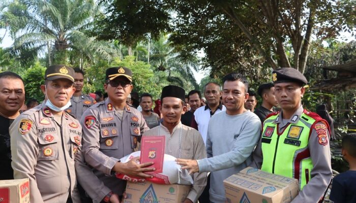 Kapolres Aceh Utara Santuni Korban Kebakaran Di Cot Girek