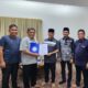 Yusuf Siregar bersama Bayu Sumantri Agung saat menerima SK B1-KWK dari Wakil Ketua Umum DPP PAN Yandri Susanto. (Waspada/ist).