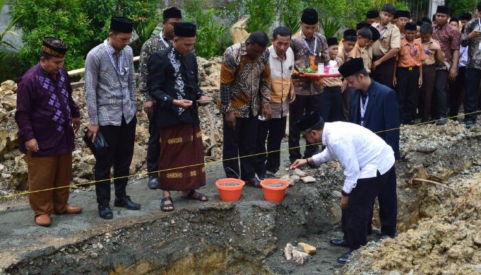Peletakan Batu Pertama Pembangunan RKB Pesantren Teknologi Modern MBBS