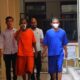 Dua pelaku pemakai sabu dan pembobol rumah kosong sedang digelandang petugas menuju sel Mapolresta Banda Aceh. (Waspada/Zafrullah)