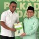 Calon Bupati Abdya Periode 2024-2029 Safaruddin, saat menerima rekomendasi dukungan dari Ketua Umum PKB Muhaimin Iskandar, di Jakarta. Foto direkam Kamis (15/8) lalu.Waspada/Ist