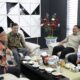 Pimpinan DPRK Banda Aceh menerima kunjungan silaturrahmi Ketua PN Banda Aceh diruang kerja Ketua dewan setempat, Kamis (01/07/24).(Waspada/T.Mansursyah)