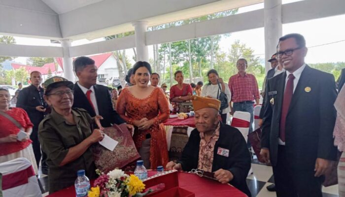 Bupati Ajak Warga Toba Teladani Keberanian Dan Pengorbanan Veteran Indonesia