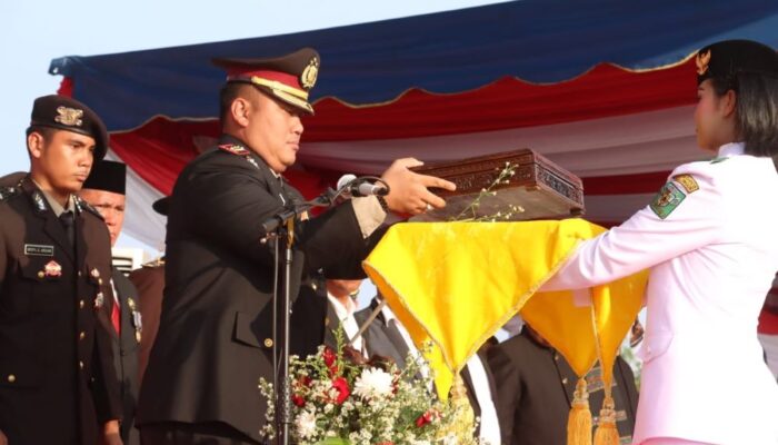 Kapolres Simalungun Pimpin Aubade Dan Upacara Penurunan Bendera HUT Ke-79 RI